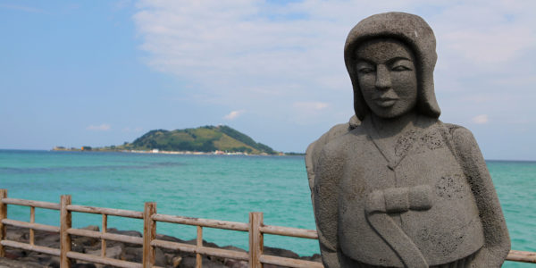 jeju-island-sea-hyeopjae-beach-statue